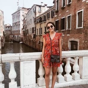 Meet your Posher, Daniela